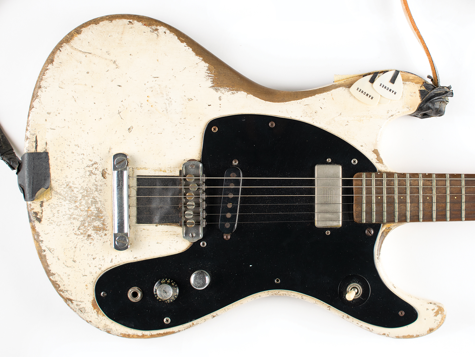 La subasta de la Mosrite Ventures II de Johnny Ramone podría